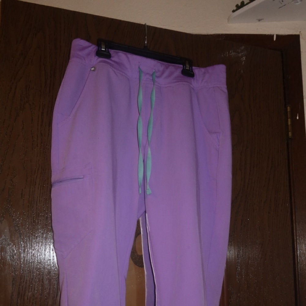 Figs Lavender Jogger Scrubs